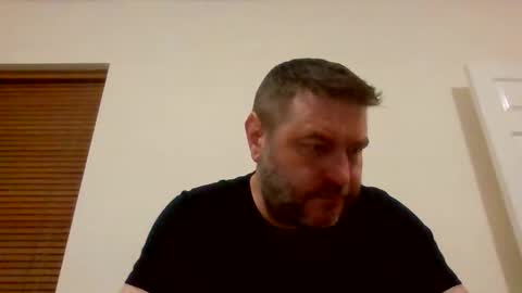 Snapshot of pauljr85 chatting on 05-19-26, 01:00 pauljr85 online show from 05-19-26, 01:00