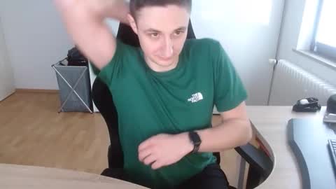 Snapshot of paulthesub chatting on 01-11-26, 01:49 Paul online show from 01-11-26, 01:49