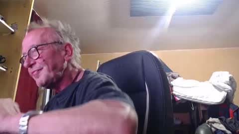 Snapshot of pc8474408 chatting on 09-10-25, 02:33 pc8474408 online show from 09-10-25, 02:33