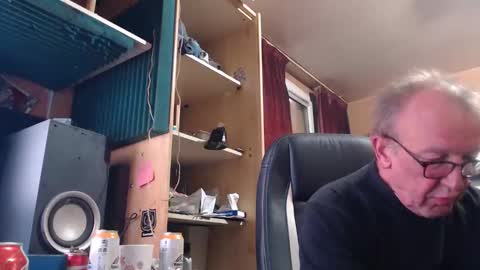 Snapshot of pc8474408 chatting on 09-12-25, 12:05 pc8474408 online show from 09-12-25, 12:05