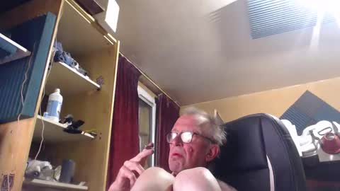 Snapshot of pc8474408 chatting on 09-24-25, 04:05 pc8474408 online show from 09-24-25, 04:05