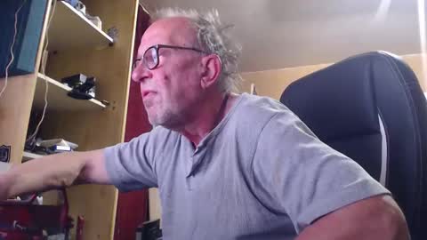 Snapshot of pc8474408 chatting on 10-09-25, 09:40 pc8474408 online show from 10-09-25, 09:40