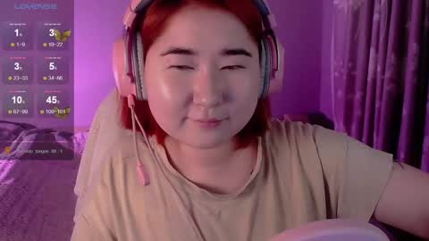 Snapshot of peach_shy chatting on 10-21-25, 09:10 Lilian online show from 10-21-25, 09:10