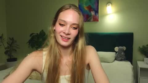 Snapshot of peachcreamcouple chatting on 10-07-25, 10:18 Lexy Peach online show from 10-07-25, 10:18