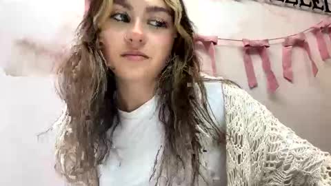 Snapshot of peachesncreampiezz chatting on 05-23-26, 08:46 peachesncreampiezz online show from 05-23-26, 08:46