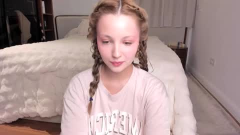 Lili online show from 11-26-25, 04:57