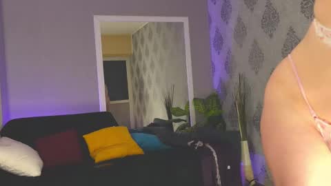 PeachyPixiee online show from 05-09-26, 08:52