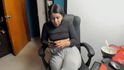 Tangerine Penaut online show from 01-10-26, 12:23