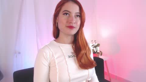 Snapshot of pear__moon chatting on 01-29-25, 10:43 LILLY online show from 01-29-25, 10:43