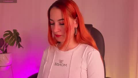 Snapshot of pear__moon chatting on 09-19-25, 12:34 LILLY online show from 09-19-25, 12:34