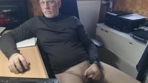 Snapshot of pemue65 chatting on 02-04-26, 08:20 Pemue65 online show from 02-04-26, 08:20