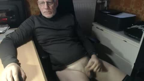 Snapshot of pemue65 chatting on 02-23-26, 06:55 Pemue65 online show from 02-23-26, 06:55