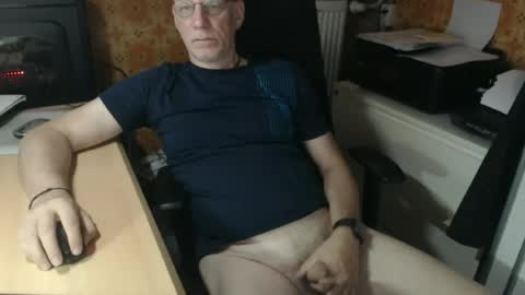 Snapshot of pemue65 chatting on 07-14-26, 05:34 Pemue65 online show from 07-14-26, 05:34