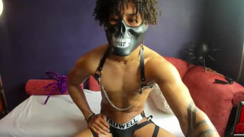 Snapshot of pendragom1224 chatting on 10-19-25, 03:34 Pendragom online show from 10-19-25, 03:34