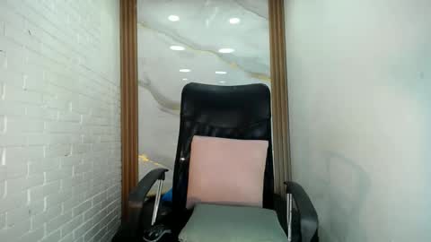 Penelopee Rouse online show from 10-01-25, 07:42