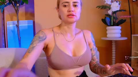 Hi Im Penelope  better vibrations  1111 online show from 05-30-26, 09:34
