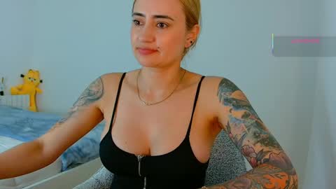 Hi Im Penelope  better vibrations  1111 online show from 06-02-26, 10:01