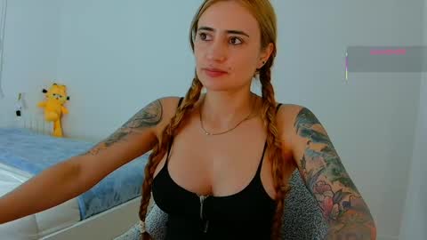 Hi Im Penelope  better vibrations  1111 online show from 06-03-26, 10:07