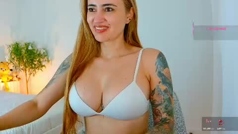 Hi Im Penelope  better vibrations  1111 online show from 07-06-26, 10:45