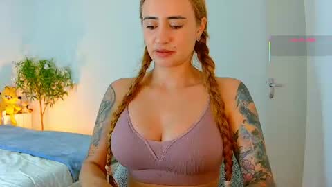 Hi Im Penelope  better vibrations  1111 online show from 07-09-26, 10:14