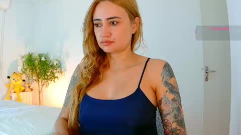 Hi Im Penelope  better vibrations  1111 online show from 07-12-26, 11:45