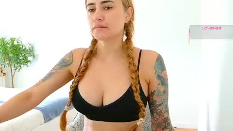 Hi Im Penelope  better vibrations  1111 online show from 07-13-26, 10:29