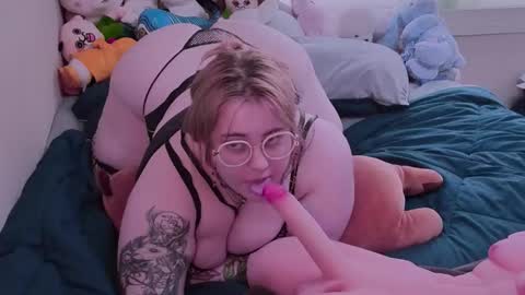 Snapshot of peppe_pimp chatting on 09-20-25, 04:57 Kim Byeoldae online show from 09-20-25, 04:57