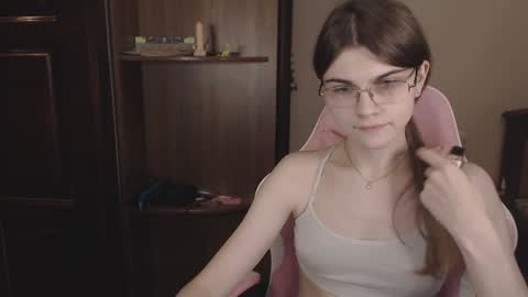 Snapshot of peralez_f chatting on 12-03-24, 02:25 Farida online show from 12-03-24, 02:25