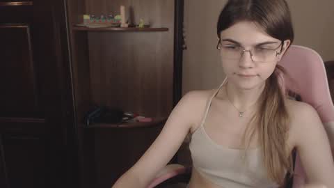 Snapshot of peralez_f chatting on 12-04-24, 10:51 Farida online show from 12-04-24, 10:51