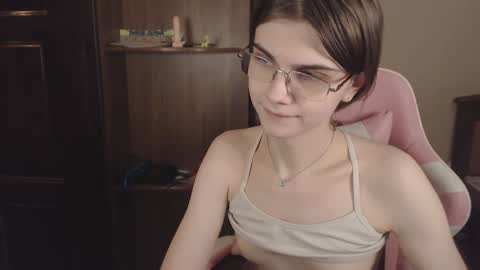 Snapshot of peralez_f chatting on 12-10-24, 02:05 Farida online show from 12-10-24, 02:05