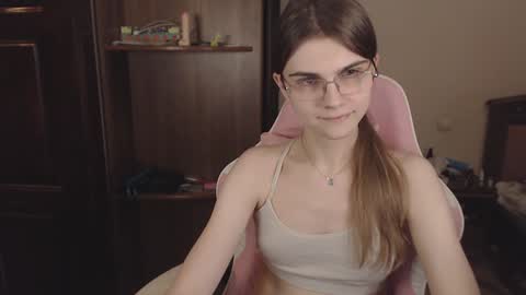 Snapshot of peralez_f chatting on 12-18-24, 02:21 Farida online show from 12-18-24, 02:21