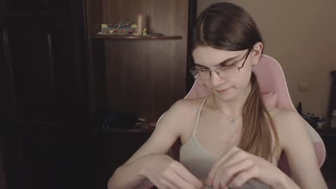 Snapshot of peralez_f chatting on 12-29-24, 02:38 Farida online show from 12-29-24, 02:38