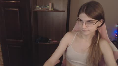 Snapshot of peralez_f chatting on 01-09-25, 06:38 Farida online show from 01-09-25, 06:38