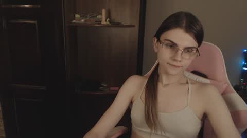 Snapshot of peralez_f chatting on 01-12-25, 05:24 Farida online show from 01-12-25, 05:24