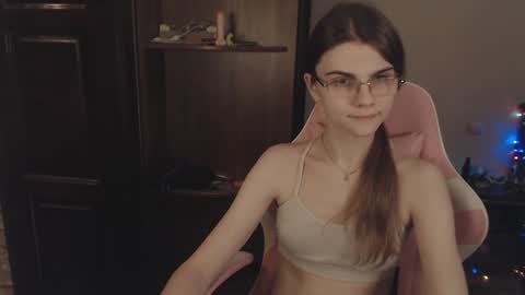 Snapshot of peralez_f chatting on 01-14-25, 05:40 Farida online show from 01-14-25, 05:40