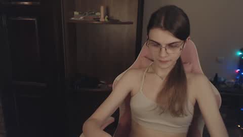 Snapshot of peralez_f chatting on 01-15-25, 01:45 Farida online show from 01-15-25, 01:45