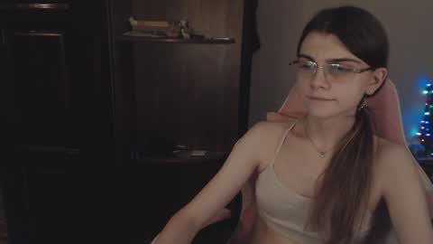 Snapshot of peralez_f chatting on 01-22-25, 12:06 Farida online show from 01-22-25, 12:06