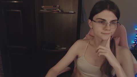 Snapshot of peralez_f chatting on 01-25-25, 09:14 Farida online show from 01-25-25, 09:14