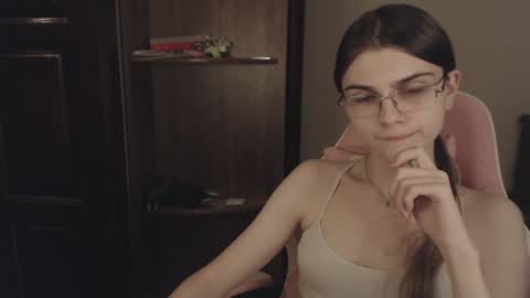 Snapshot of peralez_f chatting on 02-07-25, 07:49 Farida online show from 02-07-25, 07:49