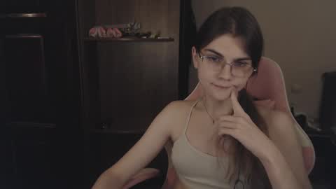 Snapshot of peralez_f chatting on 02-13-25, 01:19 Farida online show from 02-13-25, 01:19