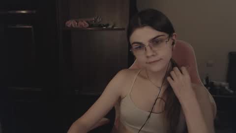 Snapshot of peralez_f chatting on 02-16-25, 01:25 Farida online show from 02-16-25, 01:25