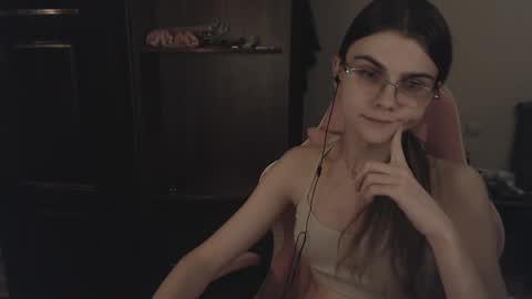 Snapshot of peralez_f chatting on 02-16-25, 04:31 Farida online show from 02-16-25, 04:31