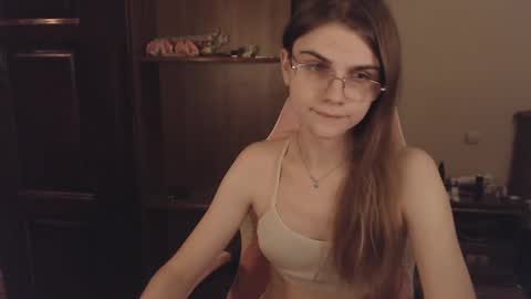 Snapshot of peralez_f chatting on 02-22-25, 02:28 Farida online show from 02-22-25, 02:28