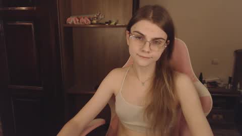 Snapshot of peralez_f chatting on 02-25-25, 03:42 Farida online show from 02-25-25, 03:42