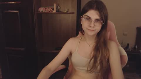 Snapshot of peralez_f chatting on 03-09-25, 08:42 Farida online show from 03-09-25, 08:42