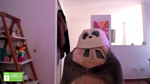 Sarah Ana Banana online show from 04-18-26, 04:44