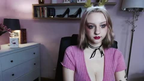 Snapshot of perfect_madeline chatting on 12-23-24, 03:44 Madeline online show from 12-23-24, 03:44