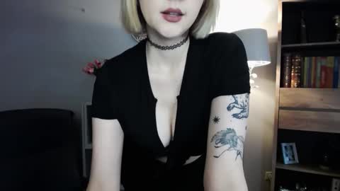 Snapshot of perfect_madeline chatting on 10-19-25, 01:34 Madeline online show from 10-19-25, 01:34