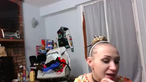 Snapshot of perfectly222peachy chatting on 05-04-26, 10:55 perfectly222peachy online show from 05-04-26, 10:55