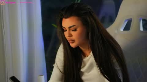 Dee online show from 12-17-24, 08:34